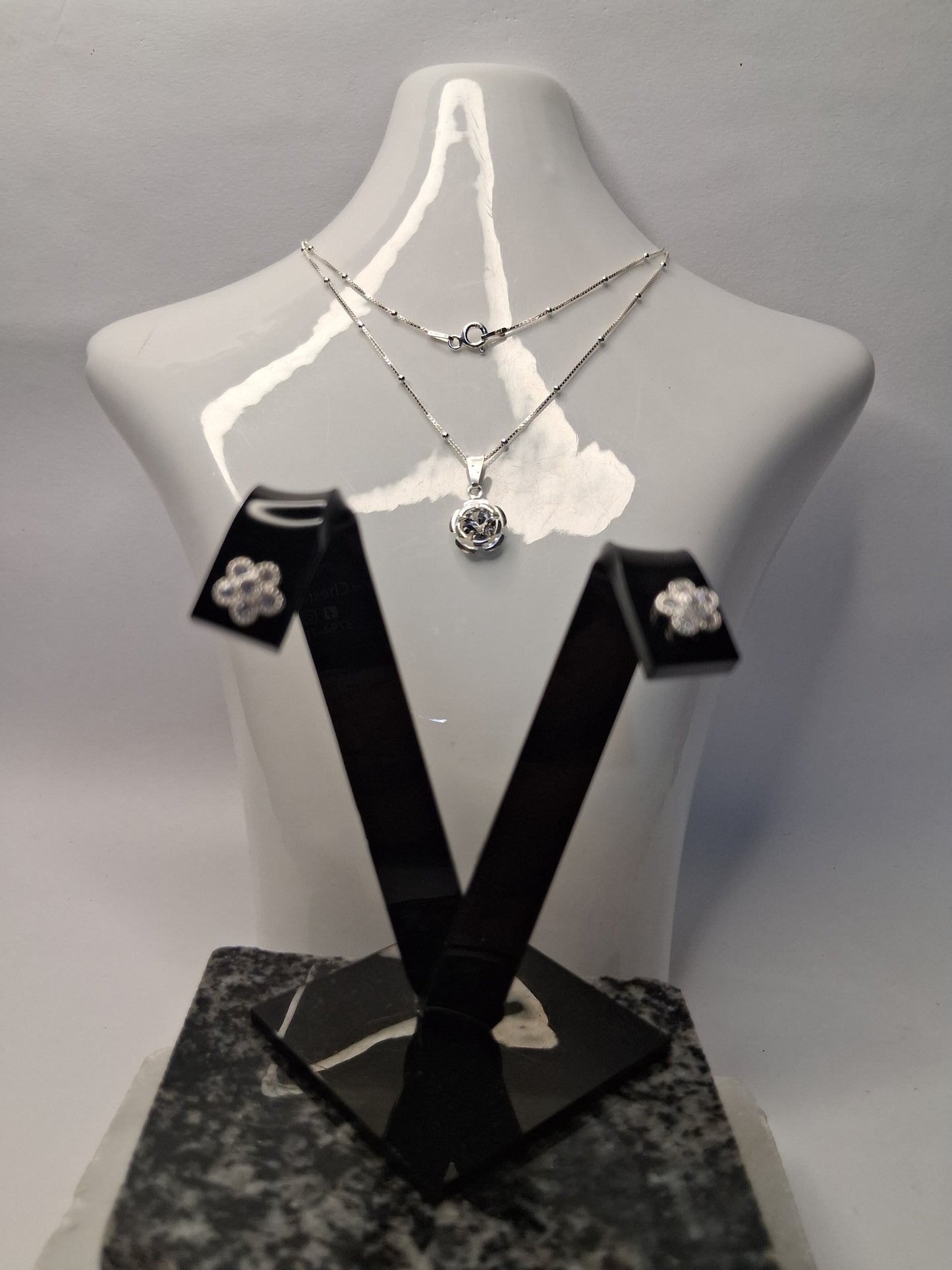 Collar - Set Susano (Flor) - Aros + cadena (Bolitas) y dije - Plata925 - Dama.