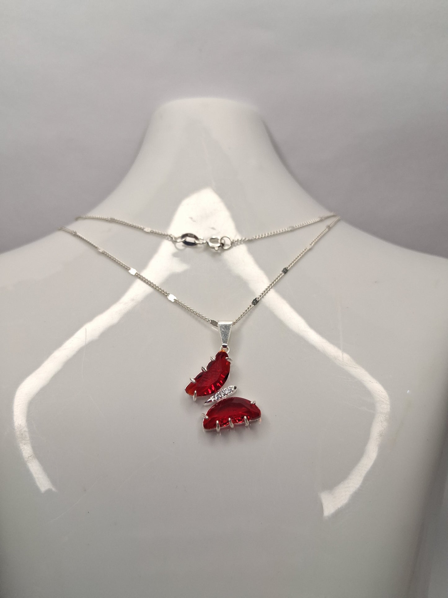 Collar - Mariposa piedra rojo engazada - Plata925 - Dama.