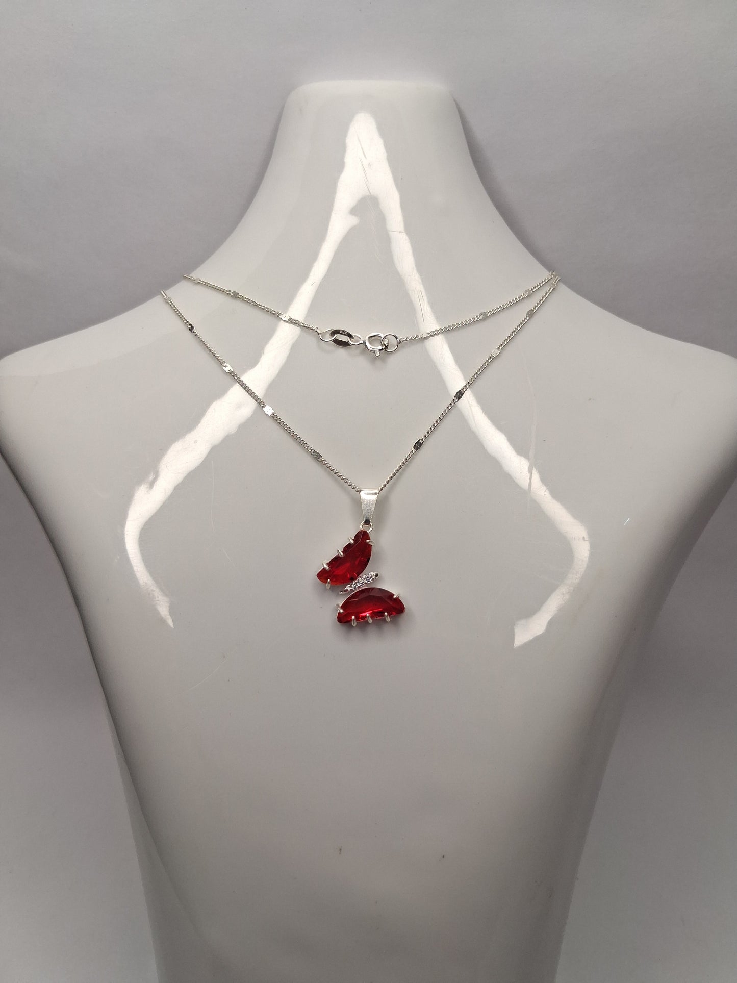 Collar - Mariposa piedra rojo engazada - Plata925 - Dama.