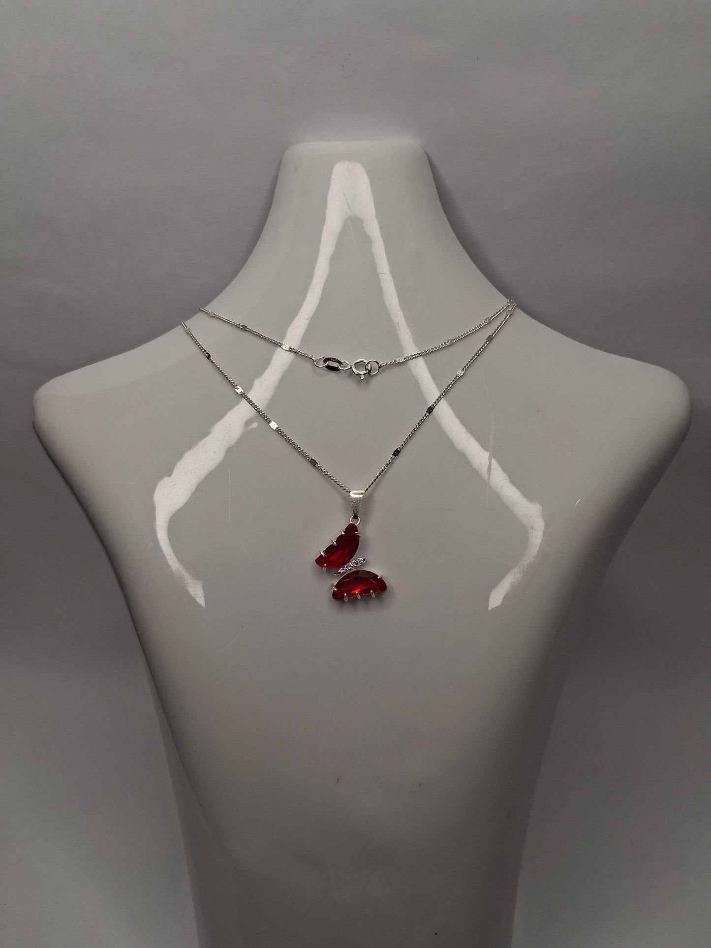 Collar - Mariposa piedra rojo engazada - Plata925 - Dama.