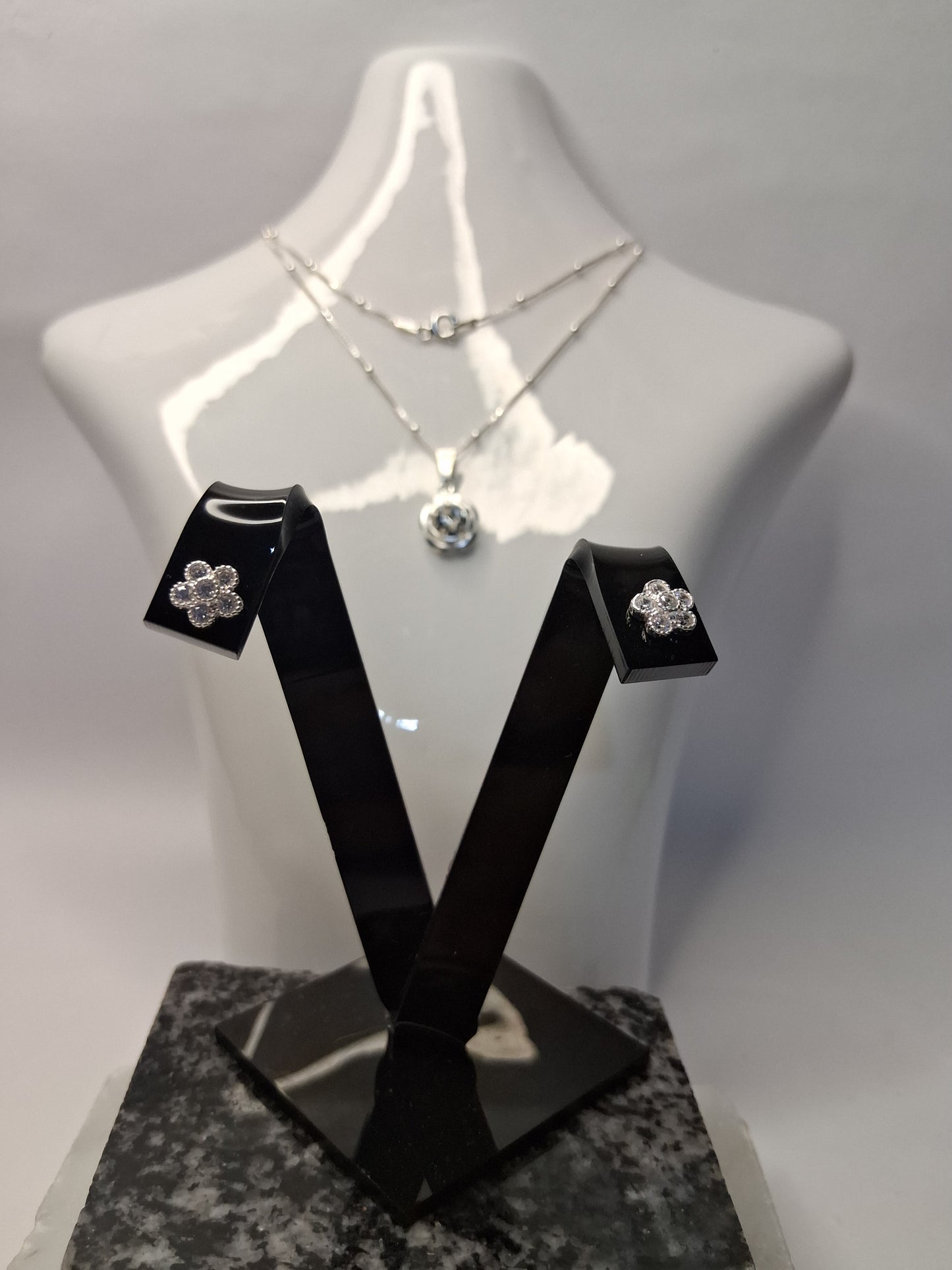 Collar - Set Susano (Flor) - Aros + cadena (Bolitas) y dije - Plata925 - Dama.