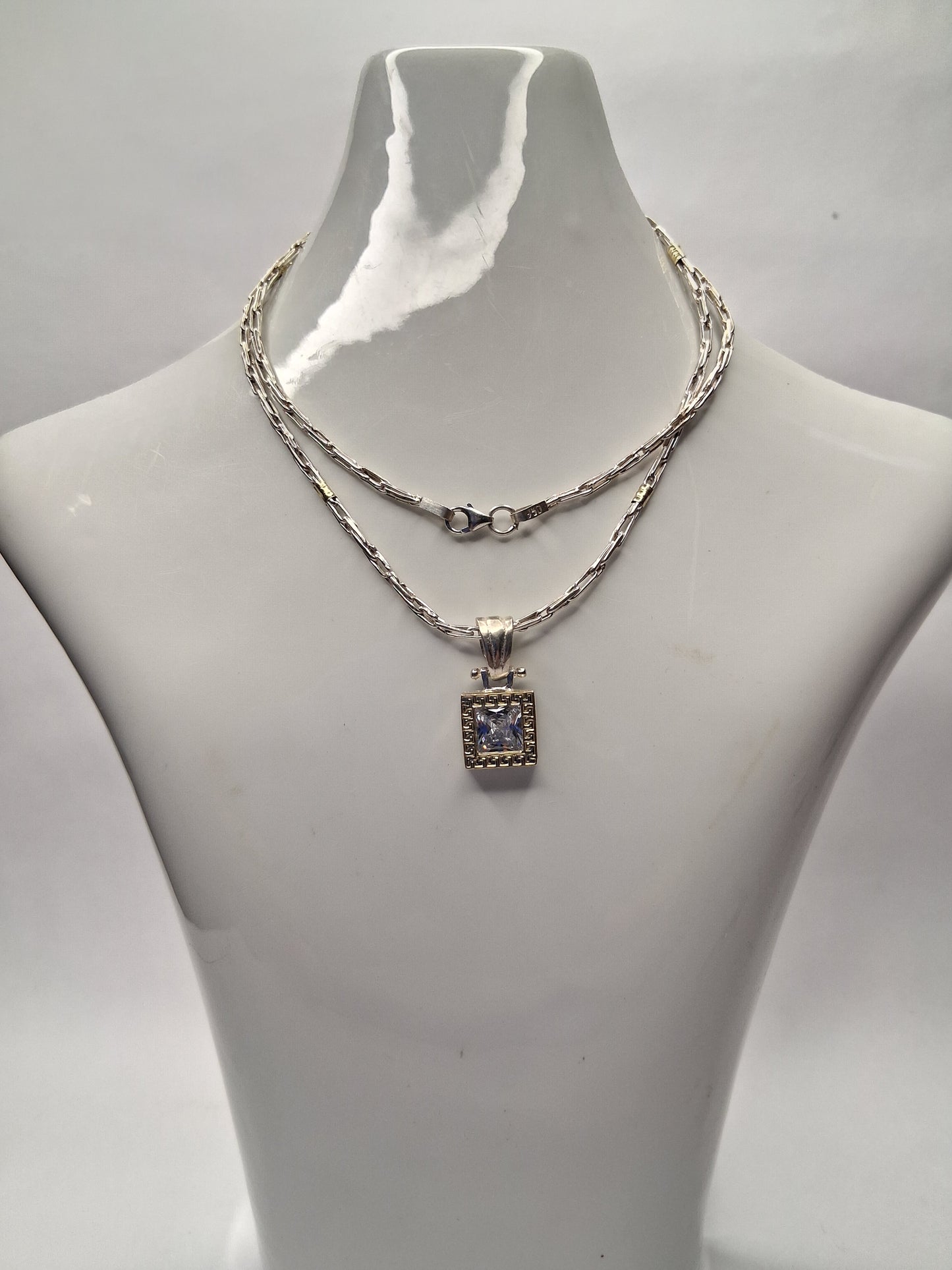 Collar - Plata y Oro - x 45 cms - dije G griega - Dama.