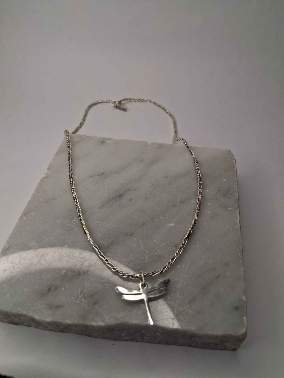 Collar Cadena Plata y Oro x 45 cm con Dije Libélula - Dama
