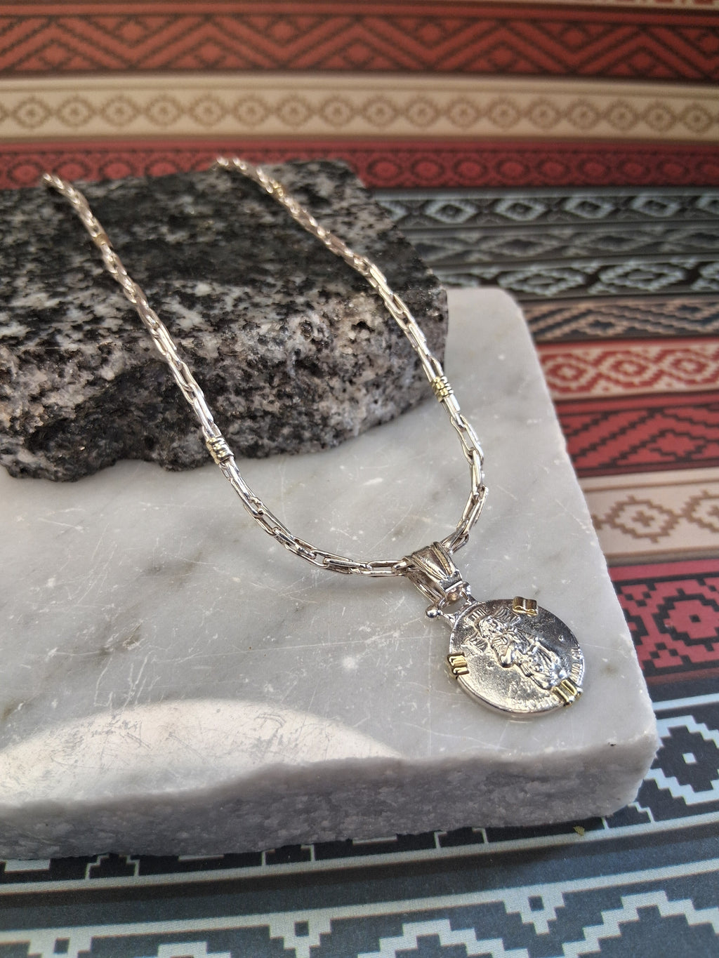 Collar - Cadena Plata y Oro x 55 cms - Dije Gauchito Gil.