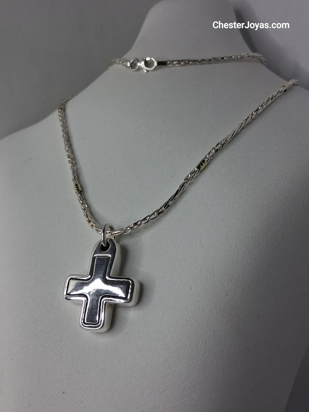 cadena de plata y oro con dije en cruz