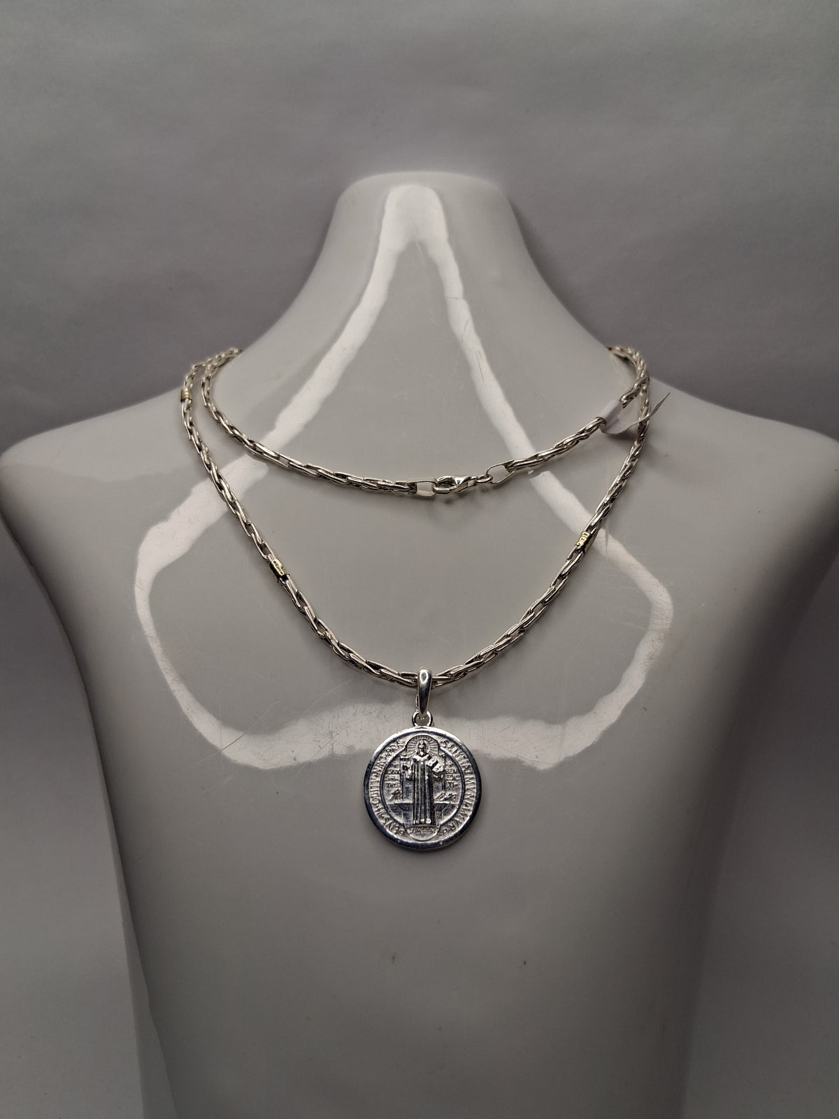 Collar Cadena Plata y Oro x 55 cm con Dije San Benito