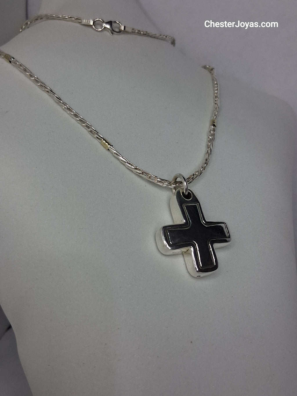 cadena de plata y oro con dije en cruz